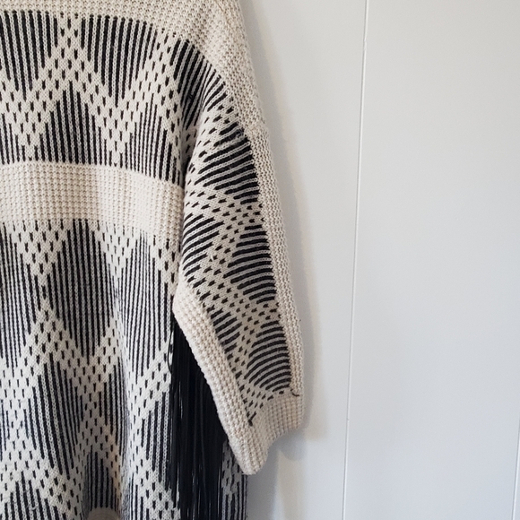 Black and White Oversized Cardigan with Fringe - Picture 3 of 3